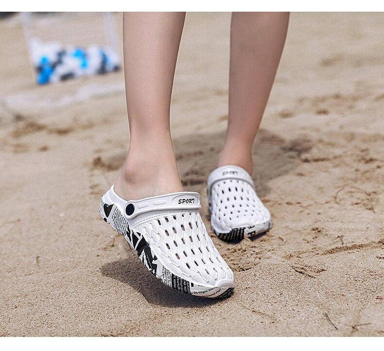 New Sandals Hole Shoes Couple Home Summer Hollow Out Mens And Womens Beach Flat Clogs Classic Mules Anti-Skid Rubber Sole Slip On Summer Arch Support Slippers