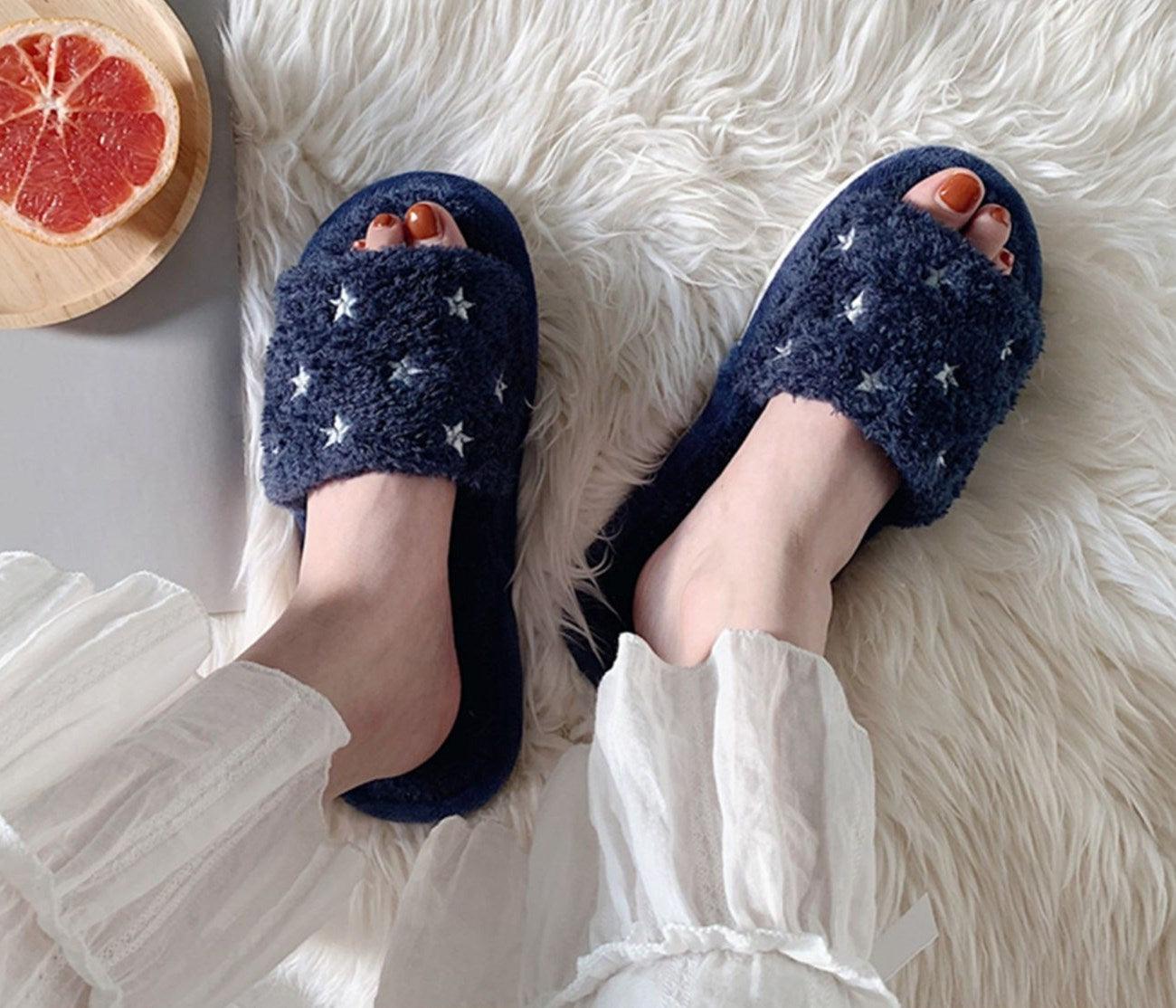 Soft Fur Home Slippers Warm Fluffy Plush Slippers Winter Cotton Slippers Fashionable Plush Shoes Fur Slippers Flip Flop Open Toe Cozy House Slippers