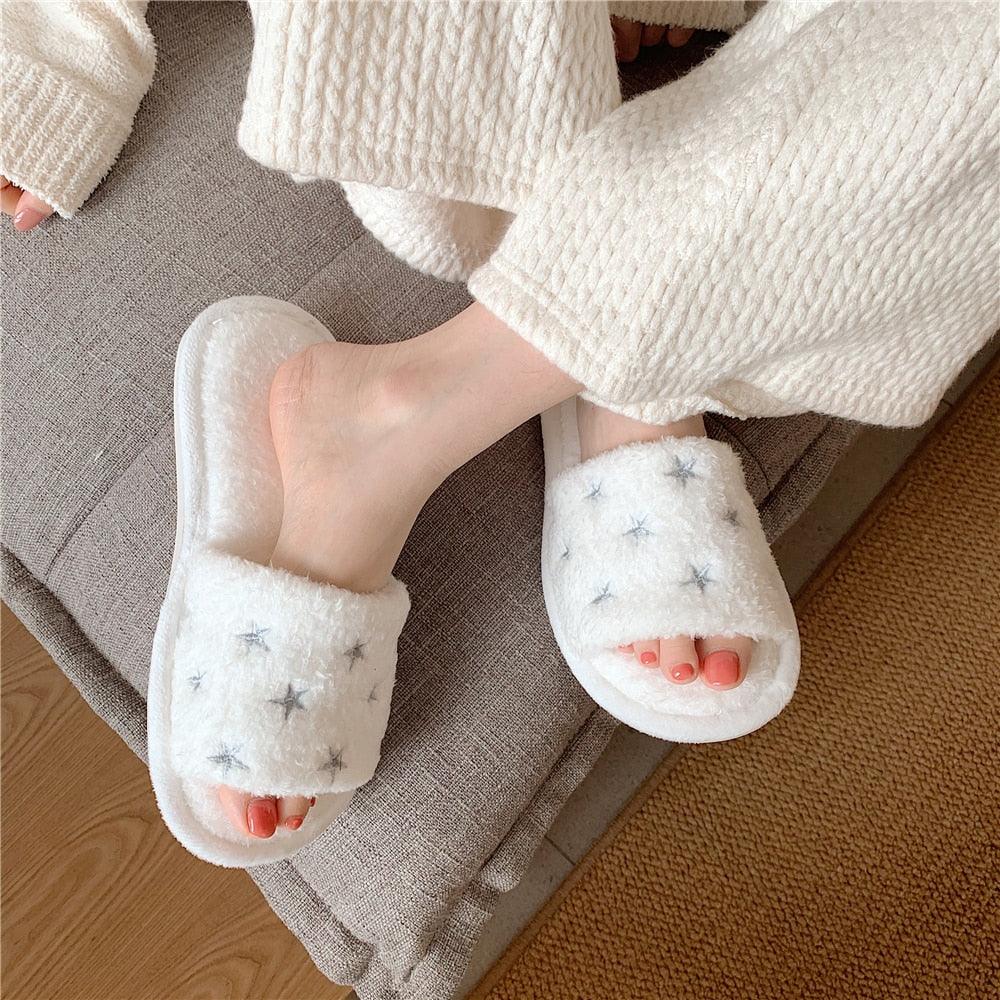 Soft Fur Home Slippers Warm Fluffy Plush Slippers Winter Cotton Slippers Fashionable Plush Shoes Fur Slippers Flip Flop Open Toe Cozy House Slippers