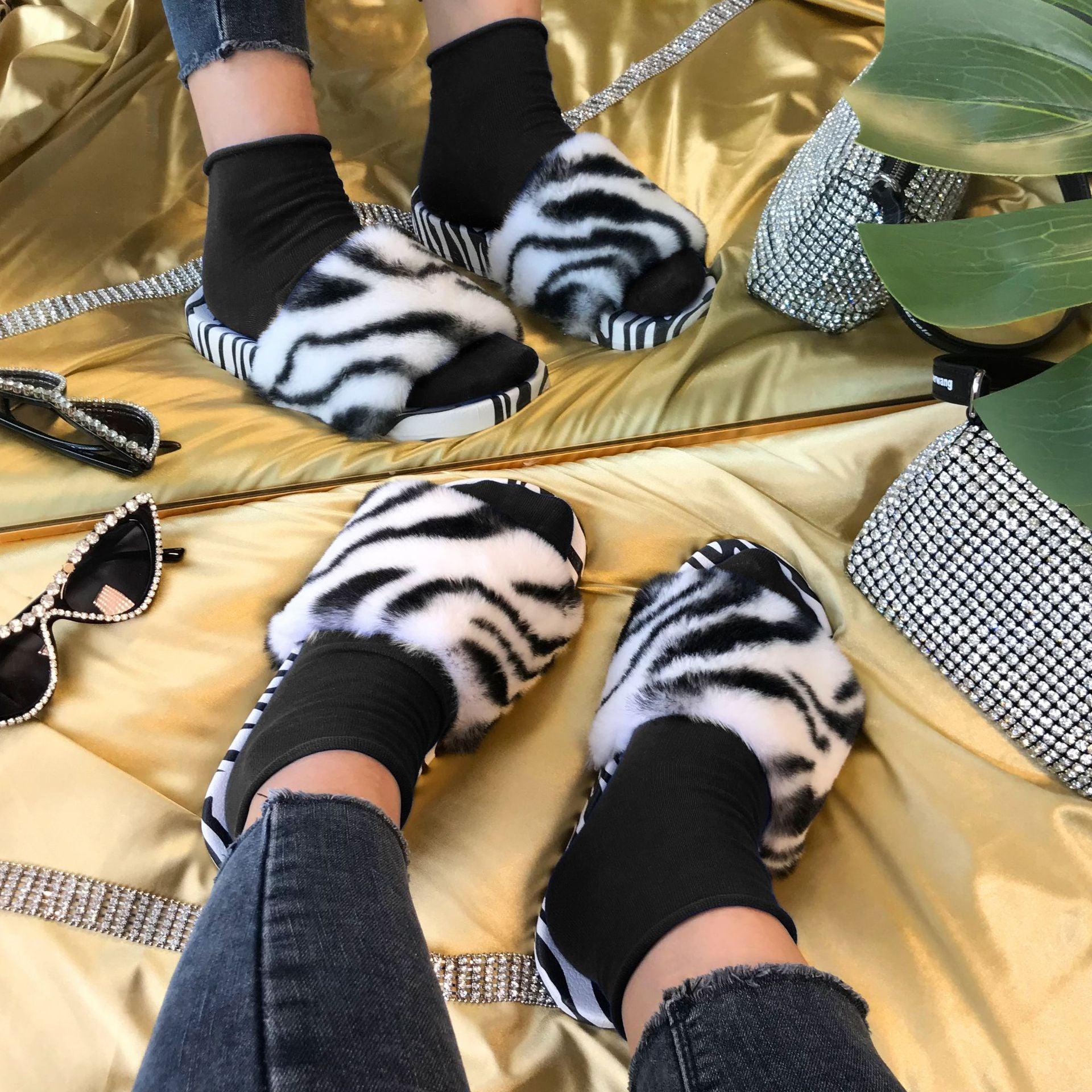 Summer Black White Leopard Print Fur Slippers For Women's Outer Wear Flat Bottom Slippers Women's Plush Faux Fur Fuzzy Slide On Open Toe Slipper With Memory Foam