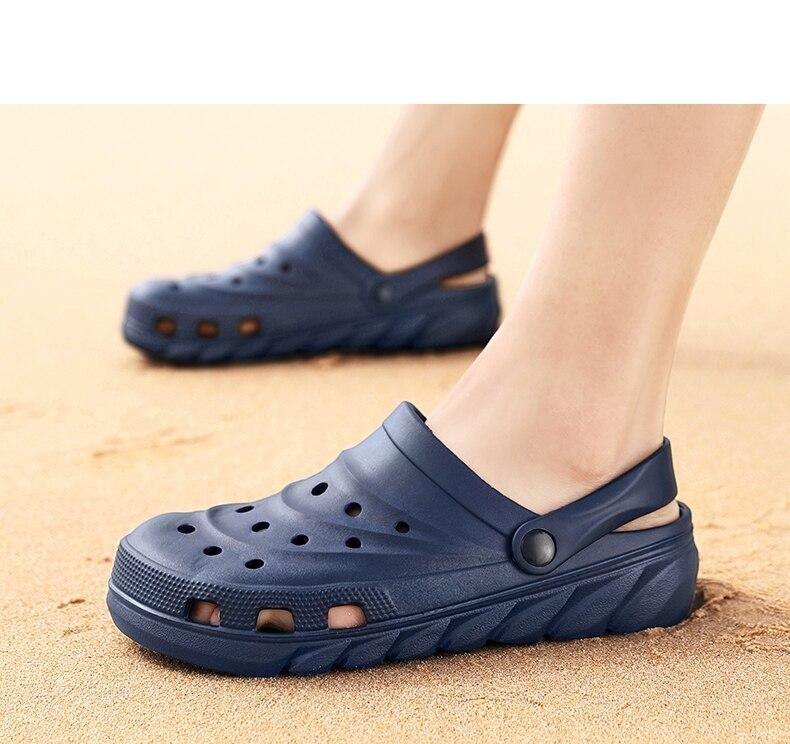 Summer Men Sandals Hole Shoes Rubber Clogs Unisex Garden Shoes Black Beach Flat Men Sandals Sports Casual Slippers Indoor Slip On Beach Classic Water Shoes