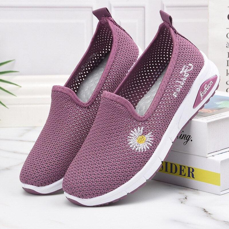 Summer Women Flat Shoes New Espadrilles Flying Knitting Shoes Fashion Flowers Sneakers Lazy Shoes Women Mesh Running Casual Slip On Flats Comfortable Walking Casual Shoes