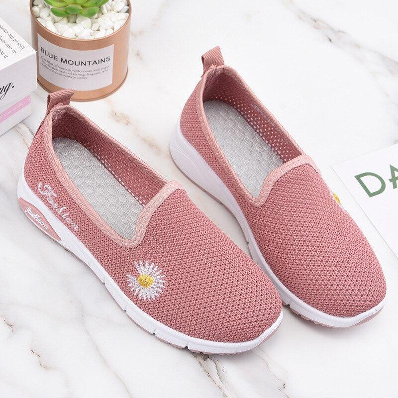 Summer Women Flat Shoes New Espadrilles Flying Knitting Shoes Fashion Flowers Sneakers Lazy Shoes Women Mesh Running Casual Slip On Flats Comfortable Walking Casual Shoes