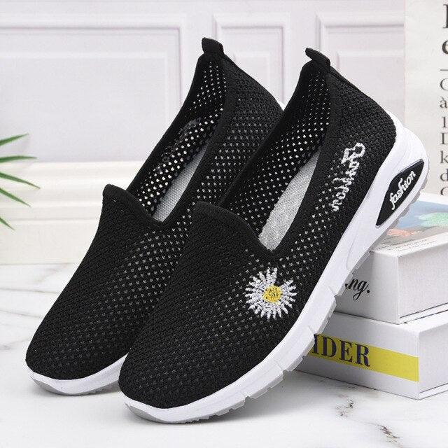 Summer Women Flat Shoes New Espadrilles Flying Knitting Shoes Fashion Flowers Sneakers Lazy Shoes Women Mesh Running Casual Slip On Flats Comfortable Walking Casual Shoes