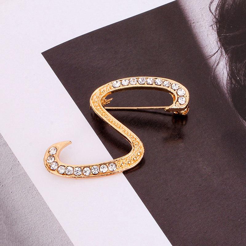 Unisex A-Z Letter Brooch Luxury Women Rhinestones Crystal Men Gold English Alphabet Metal Pins Crystal Brooch Pin 26 English Letters Couple Memorial Jewelry Love Gifts Women Men Clothing Accessories Corsage Jewelry Accessories