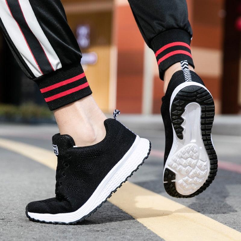 Unisex White Sneakers Mesh Sports Trainers Running Summer Mens Flat Casual Sport Shoes Casual Sports Tennis Road Sneakers Comfortable Modern Design