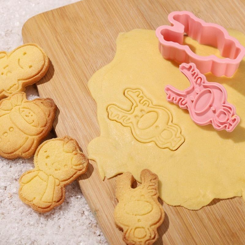 Winter Cartoon Biscuit Mould Christmas Cookie Cutters Christmas Molds ABS Plastic Baking Mould Cookie Tools Cake Decorating Tools Cartoon Cookie Christmas Tree Shaped Biscuit Molds