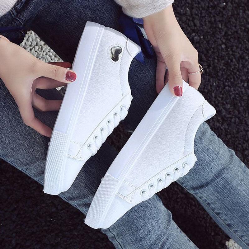 Woman Fashion New PU Leather Shoes Breathable Cute Heart Flats Casual White Sneakers Platform Tenis Comfortable Shoes Leather Womens Sneakers