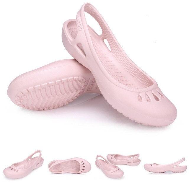 Women Clogs Modern Sandals Home Non-slip Summer Shoes Flat Slippers Plastic Waterproof Garden Shoes Classic Clog Casual Slip On Water Shoe Sandal Indoor Outdoor Slipper