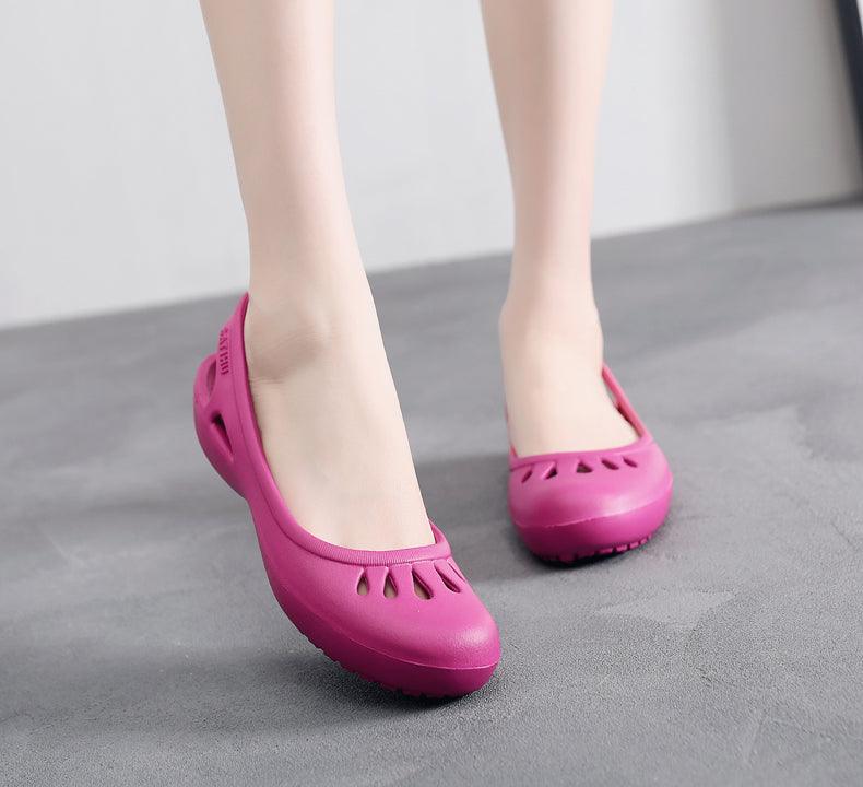 Women Clogs Modern Sandals Home Non-slip Summer Shoes Flat Slippers Plastic Waterproof Garden Shoes Classic Clog Casual Slip On Water Shoe Sandal Indoor Outdoor Slipper