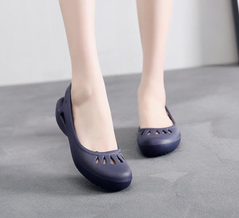 Women Clogs Modern Sandals Home Non-slip Summer Shoes Flat Slippers Plastic Waterproof Garden Shoes Classic Clog Casual Slip On Water Shoe Sandal Indoor Outdoor Slipper