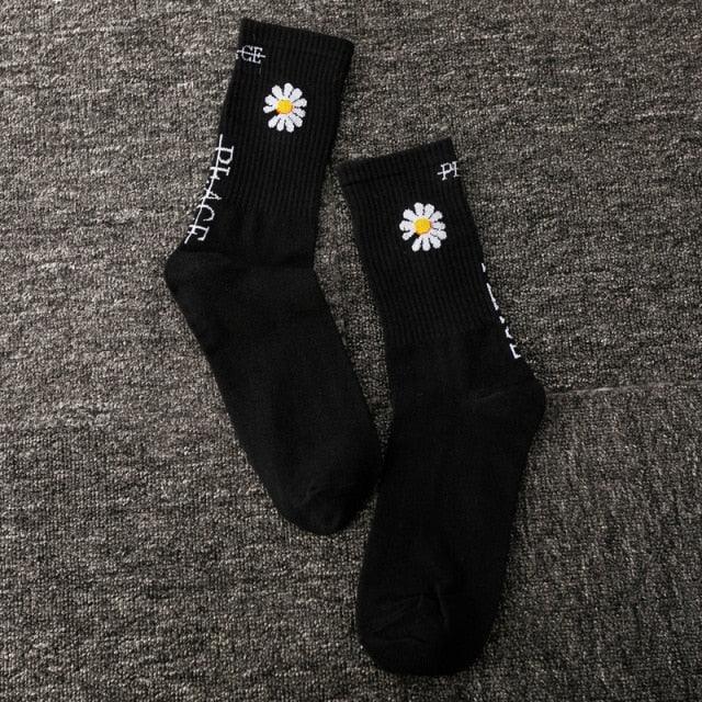 Women Korea Funny Socks Long Socks Black Cool Socks Harajuku GD Hip Hop Cotton Skateboard Socks Men New Trend Daisy Socks Men