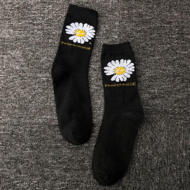 Women Korea Funny Socks Long Socks Black Cool Socks Harajuku GD Hip Hop Cotton Skateboard Socks Men New Trend Daisy Socks Men