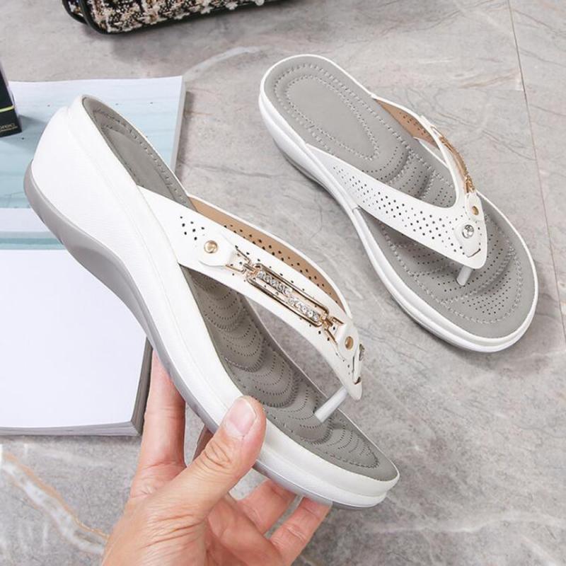 Women's Summer New Fashion Metal Button Slides Beach Shoes Modern Sandals Women Outside Platform Comfort Thong Style Flip Flops Sandals With Arch Support Thick Sole Outdoor Flip Flops