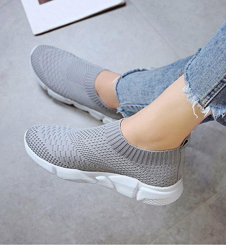 Women Slip On White Sneakers Vulcanize Shoes Super Light Women Casual Breathable Walking Shoes Lightweight Running Shoes Mesh Workout Casual Espadrilles Sports Sneakers