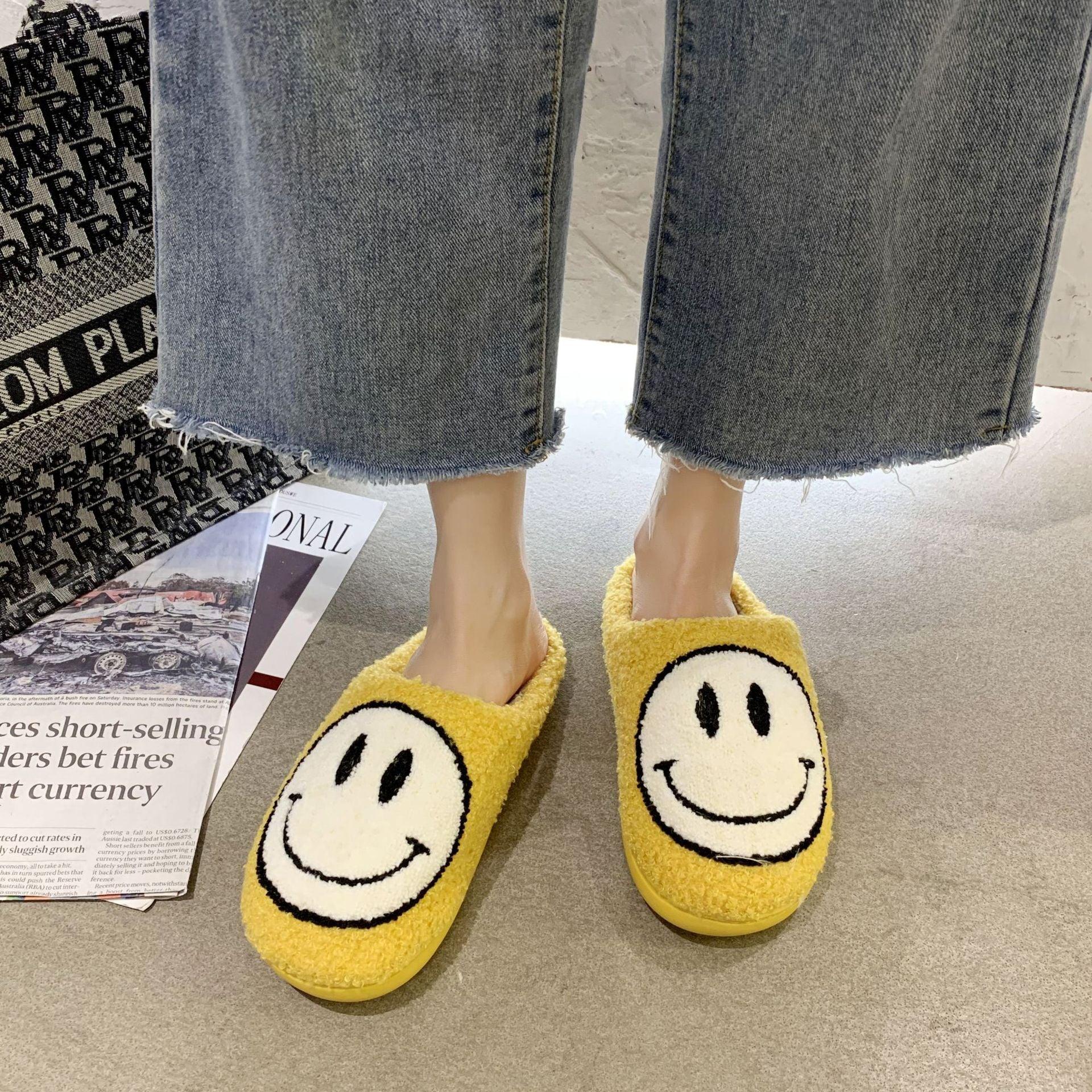 Women Smiley Slippers Fluffy Home Warm Fur Slippers Smiley Face Household Couple Slippers Indoor Warm Home Non-Slip Couple Style Casual Shoes Indoor Outdoor Anti-Skid Plush Fleece Lined House Shoes