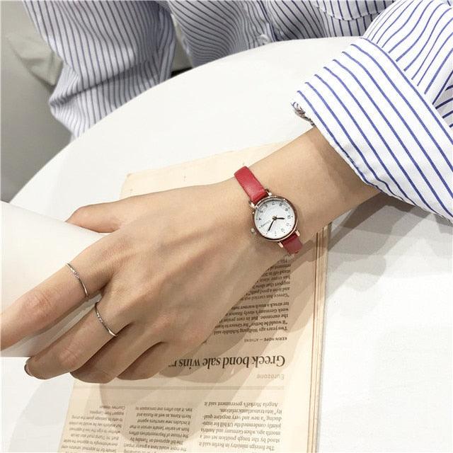 Womens Fashion White Small Watches Quartz Wristwatch Simple Leather Band Fashion Simple Ladies Quartz Watches Mini Ultra-Thin Analog Watches For Girls Students