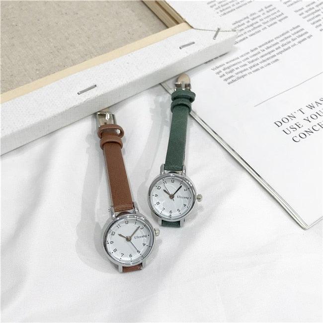 Womens Fashion White Small Watches Quartz Wristwatch Simple Leather Band Fashion Simple Ladies Quartz Watches Mini Ultra-Thin Analog Watches For Girls Students