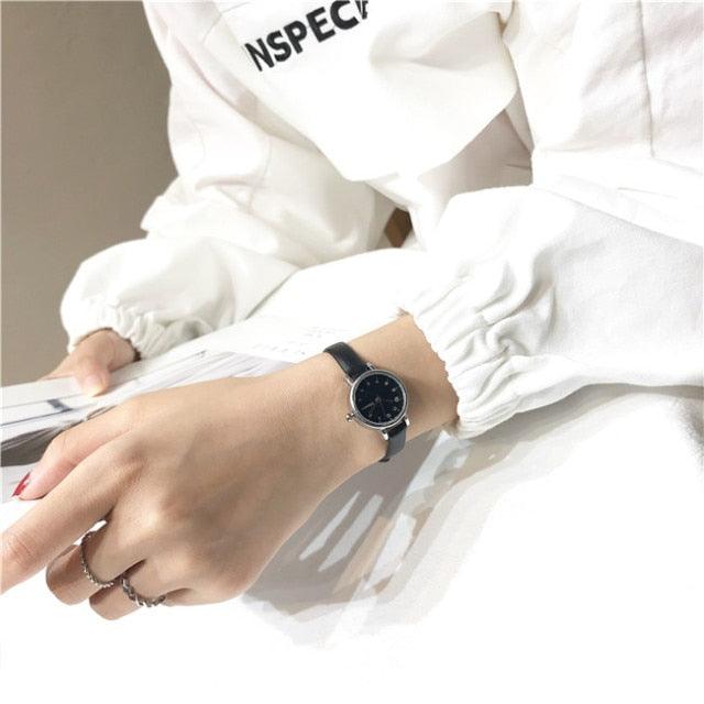 Womens Fashion White Small Watches Quartz Wristwatch Simple Leather Band Fashion Simple Ladies Quartz Watches Mini Ultra-Thin Analog Watches For Girls Students