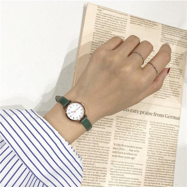 Womens Fashion White Small Watches Quartz Wristwatch Simple Leather Band Fashion Simple Ladies Quartz Watches Mini Ultra-Thin Analog Watches For Girls Students