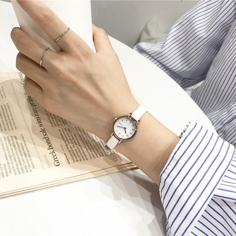 Womens Fashion White Small Watches Quartz Wristwatch Simple Leather Band Fashion Simple Ladies Quartz Watches Mini Ultra-Thin Analog Watches For Girls Students