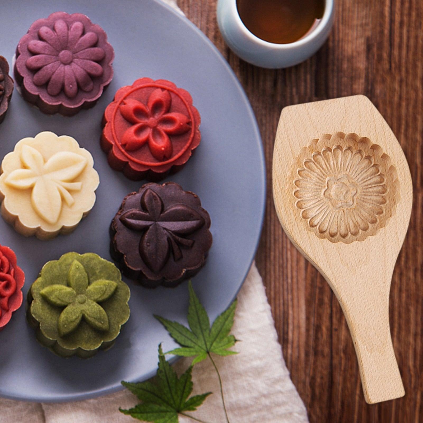 Wooden Tradition Moon Cake Molds Desserts Tools Cake Biscuit Baking Mold Three Dimensional Flower Pattern Wooden Mold Carved Round Wooden Mould Press Mooncake Mold Middle Eastern Cookie  Cake Mold